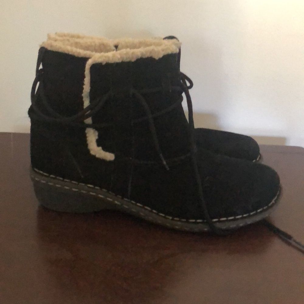 White Mountain tie ankle boots